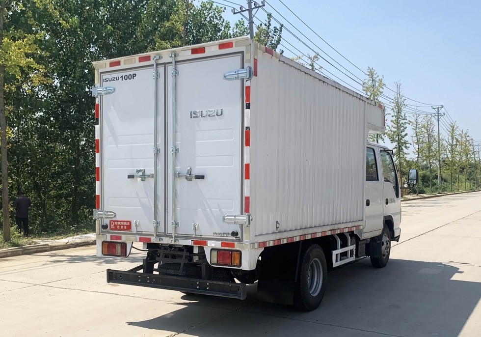 齊東方牌五十鈴雙排座檢修車 齊東方牌五十鈴雙排座檢修車