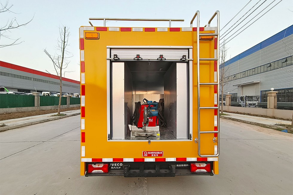 齊東方牌依維柯救險(xiǎn)車-1000方排水量 齊東方牌依維柯救險(xiǎn)車-1000方排水量